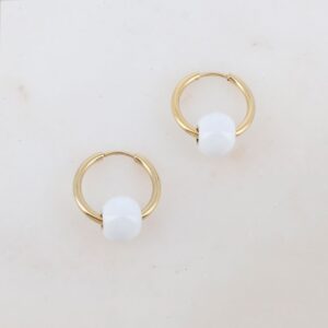 Boucles d'oreilles créoles blanches et dorées - IKITA