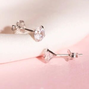 Boucles d'oreilles puces, Or blanc 750/000 et zirconium 5 mm