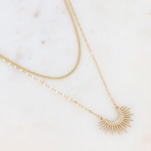 Collier acier doré 2 rangs, pendentif strassé soleil 30 x 20 mm