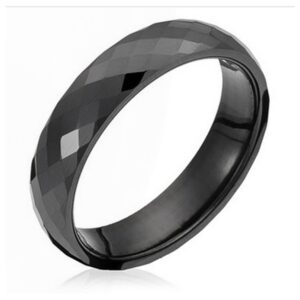 Bague céramique noir facettes 5 mm
